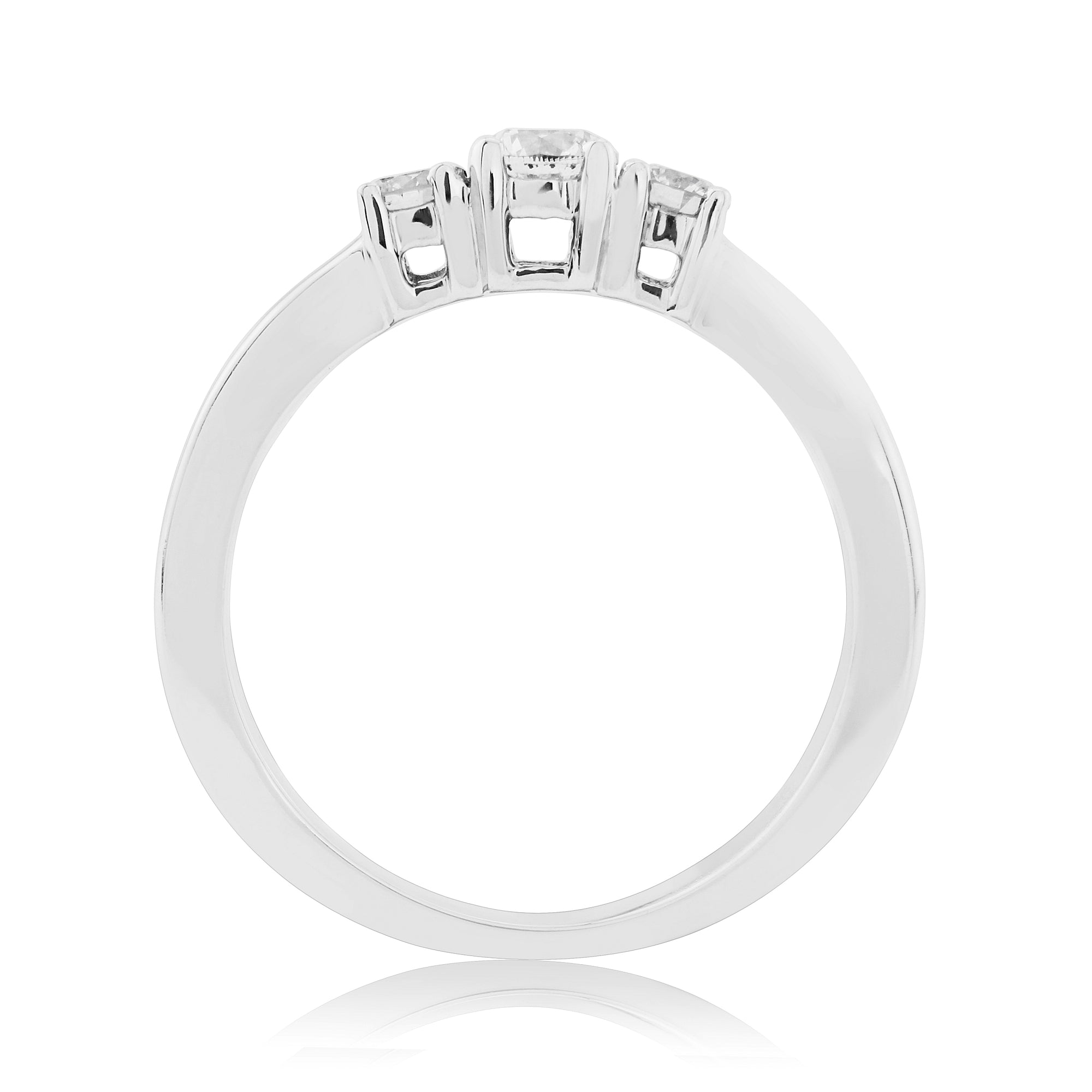 9ct white gold three stone diamond ring 0.50ct