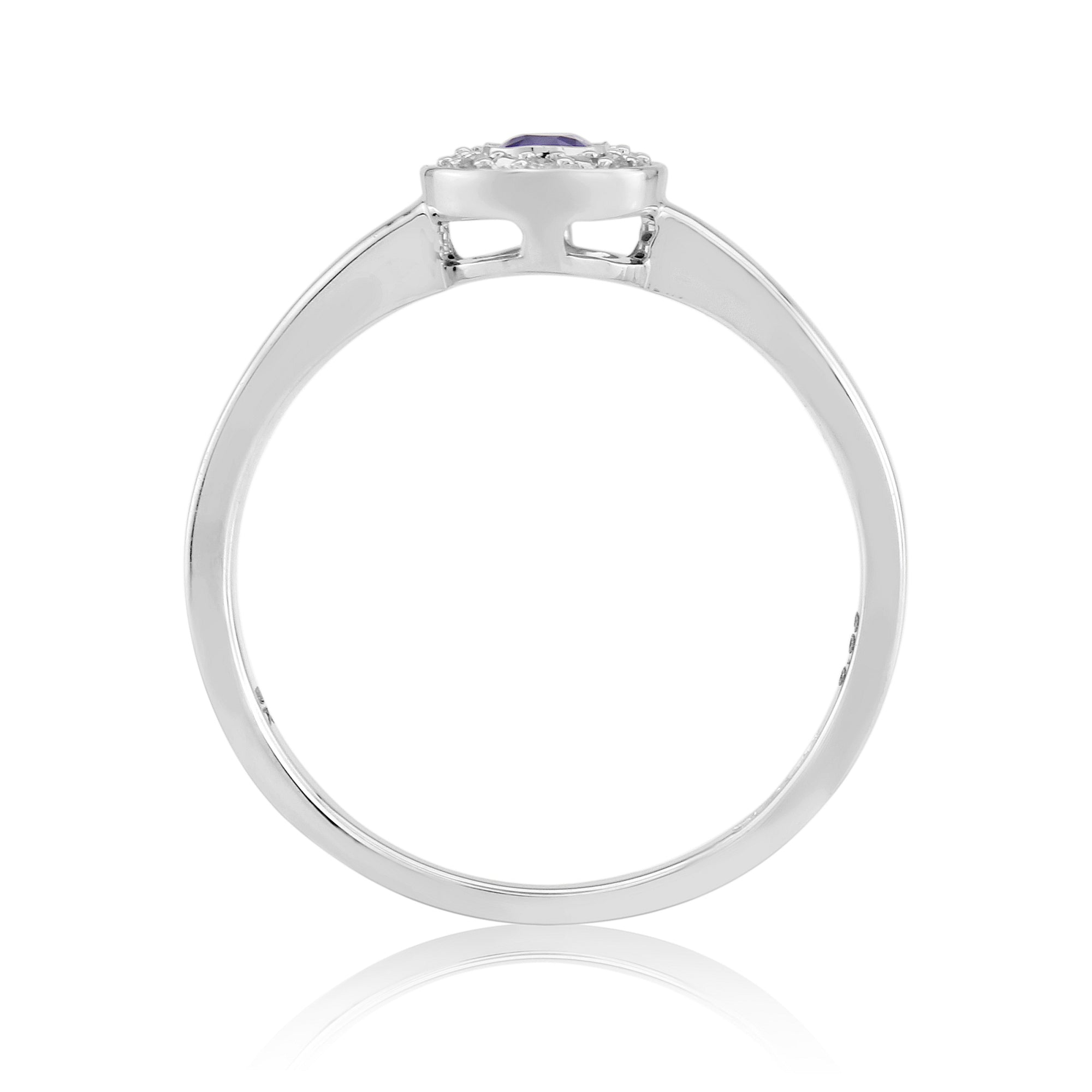 9ct white gold 4x3mm oval sapphire & diamond cluster ring 0.03ct