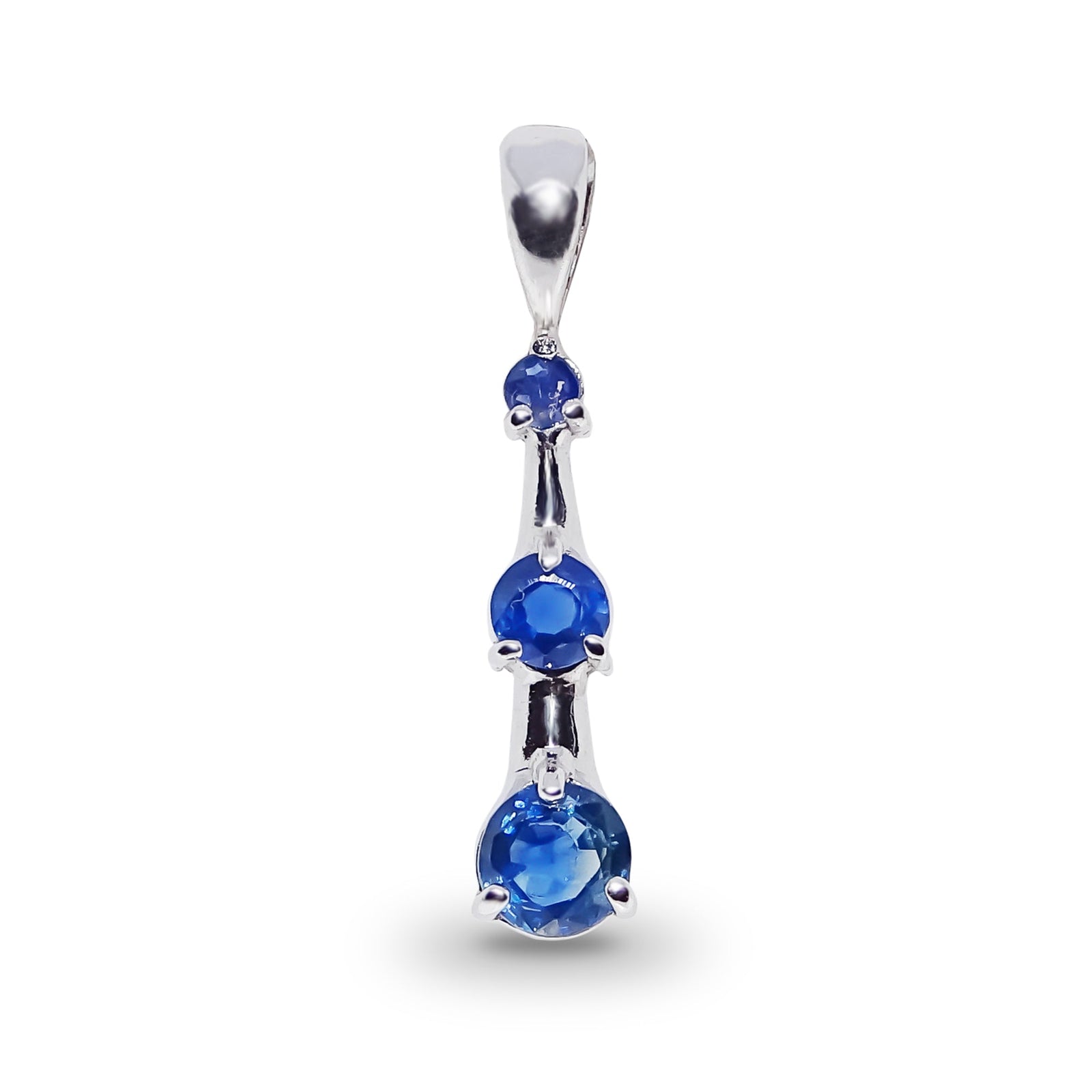 9ct white gold triple round sapphire (2,3 & 4mm) pendant